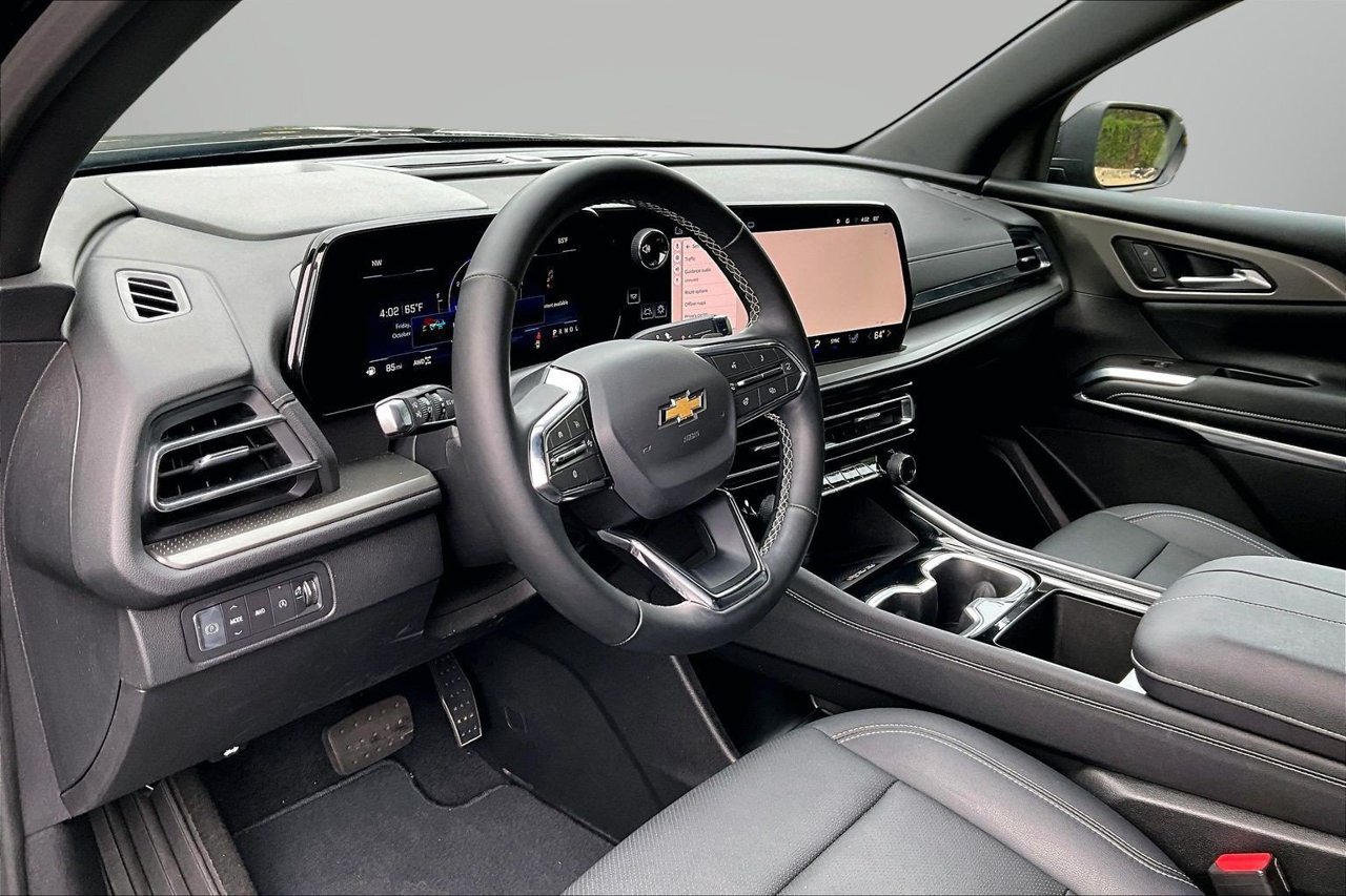 Used 2025 Chevrolet Traverse LT AWD/4WD image 18
