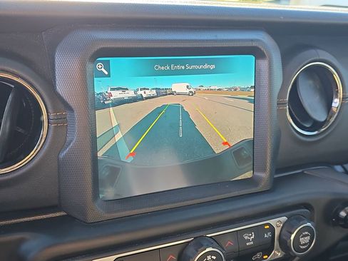 Used 2021 Jeep Gladiator Overland image 21