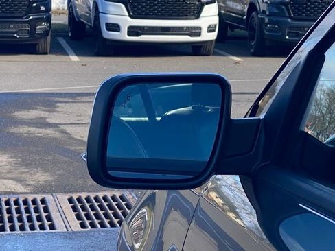 Used 2019 Ford Explorer XLT w/ Equipment Group 202A image 15