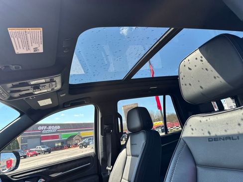 Used 2022 GMC Yukon Denali image 31