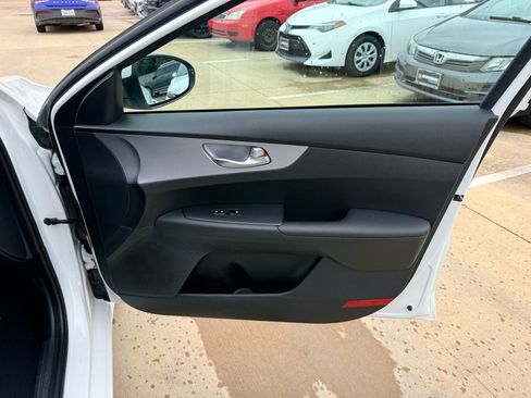 Used 2023 Kia Forte LXS w/ LXS Technology Package FWD image 11