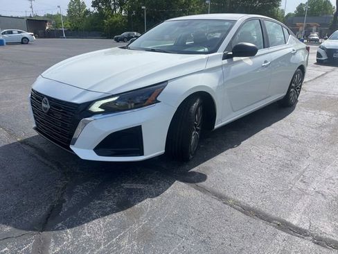 Used 2025 Nissan Altima 2.5 SV FWD image 3
