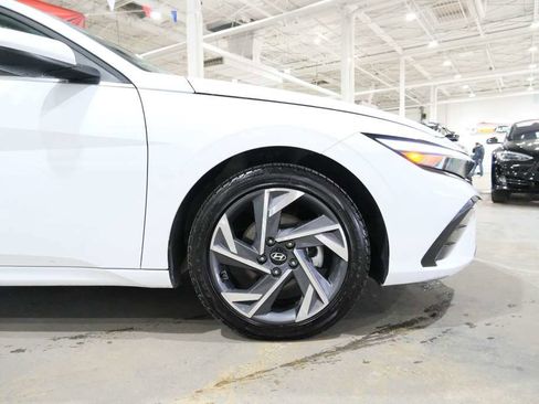 Used 2025 Hyundai Elantra SEL image 14