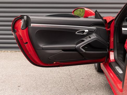Certified 2025 Porsche 718 Boxster RWD image 22