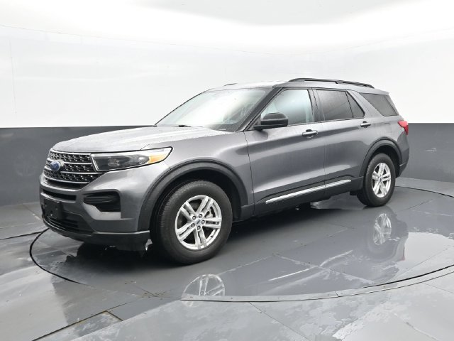 Used 2022 Ford Explorer XLT AWD/4WD image 2