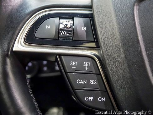 Used 2019 Lincoln Nautilus Select image 16