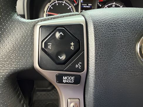 Used 2022 Toyota 4Runner Limited AWD/4WD image 19