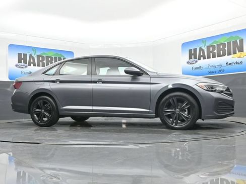 Used 2024 Volkswagen Jetta SE FWD image 22