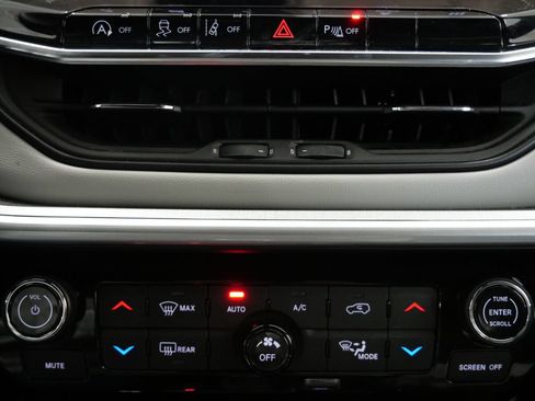 Used 2025 Jeep Compass Limited AWD/4WD image 19