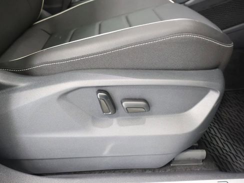 Used 2024 Volkswagen Tiguan SEL R-Line image 22