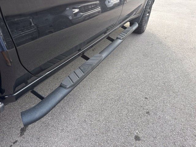 Used 2021 Chevrolet Silverado 1500 LT Trail Boss w/ LPO, Dark Essentials Package AWD/4WD image 8