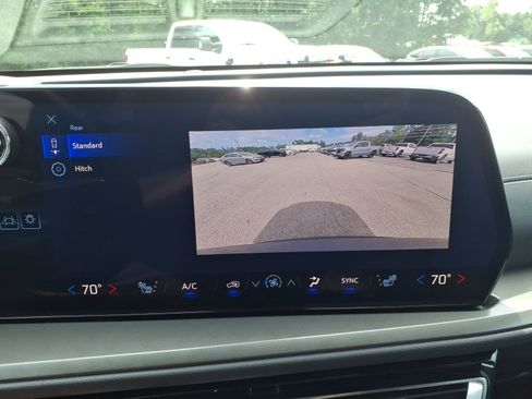 Used 2026 Chevrolet Traverse LT AWD/4WD image 5