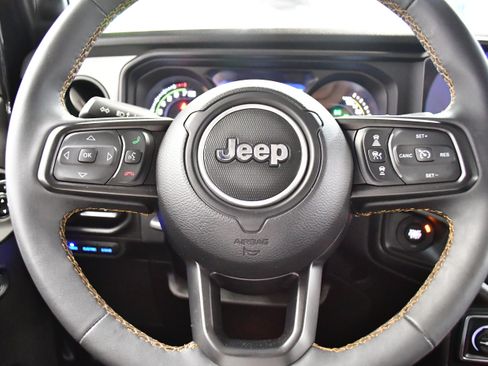 Used 2024 Jeep Wrangler Unlimited AWD/4WD image 18