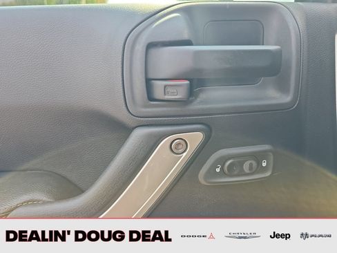 Used 2015 Jeep Wrangler Unlimited Rubicon AWD/4WD image 12