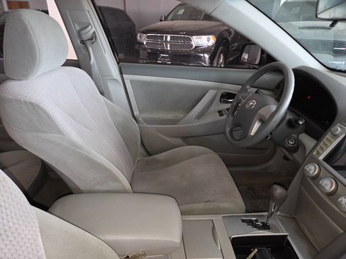 Used 2010 Toyota Camry LE FWD image 27