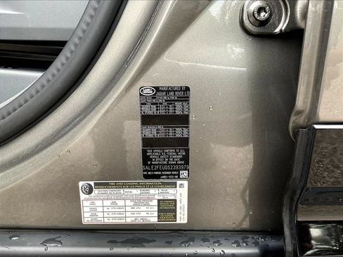 Used 2025 Land Rover Defender 130 X-Dynamic SE AWD/4WD image 20