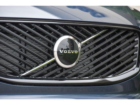 Certified 2026 Volvo XC60 B5 Core w/ Protection Package Premier image 11