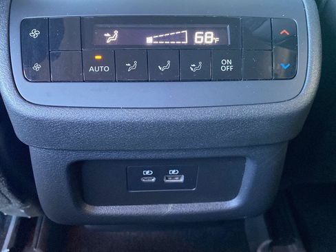 Certified 2025 Nissan Pathfinder SL FWD image 28