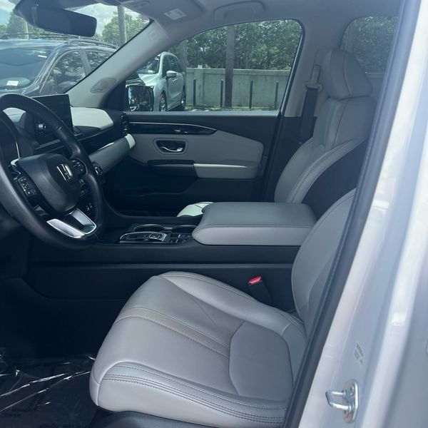 Used 2024 Honda Pilot Touring image 12