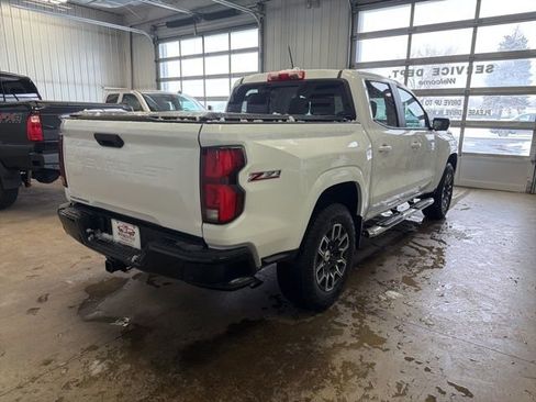 Used 2024 Chevrolet Colorado Z71 w/ Z71 Convenience Package 2 AWD/4WD image 5
