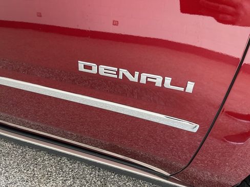 Used 2019 GMC Yukon Denali w/ Denali Ultimate Package image 10