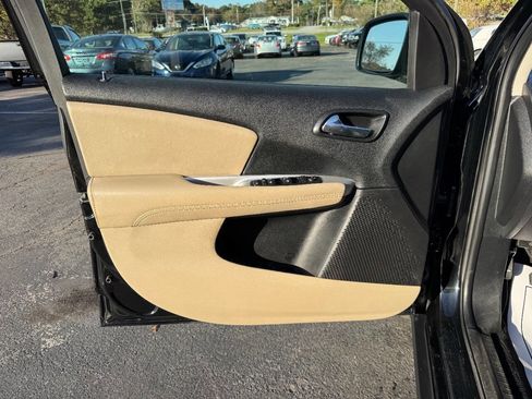 Used 2018 Dodge Journey SXT image 10