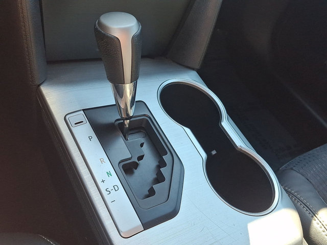 Used 2012 Toyota Camry SE FWD image 12