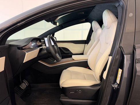 Used 2024 Tesla Model X image 5