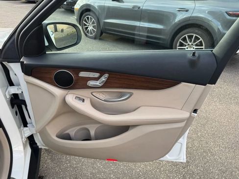 Used 2021 Mercedes-Benz GLC 300 4MATIC image 28