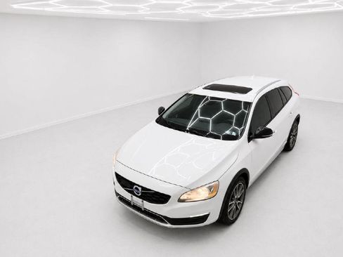 Used 2017 Volvo V60 T5 Cross Country w/ Convenience Package AWD/4WD image 34