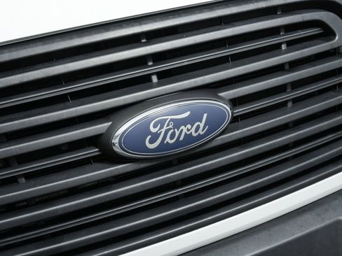 Used 2019 Ford Transit 250 148 Medium Roof image 16