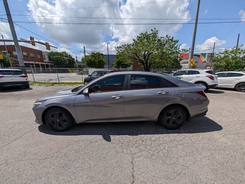 Used 2023 Hyundai Elantra SEL w/ Cargo Package FWD image 9