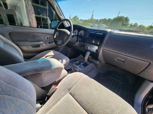 Used 2004 Toyota Tacoma PreRunner RWD image 11