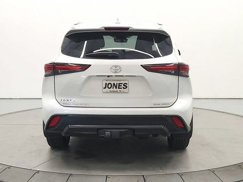 Used 2024 Toyota Highlander XLE AWD/4WD image 7
