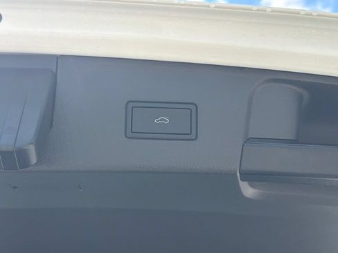 Certified 2021 Volkswagen Atlas SE FWD image 30