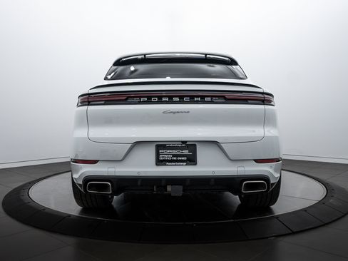 Certified 2025 Porsche Cayenne Coupe image 6