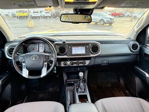 Used 2018 Toyota Tacoma SR5 image 32