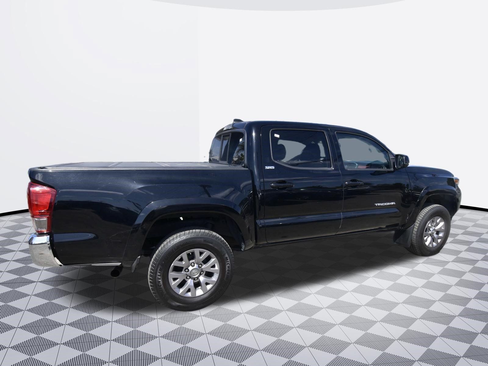 Used 2016 Toyota Tacoma SR5 w/ SR5 Appearance Package (SN) RWD image 3