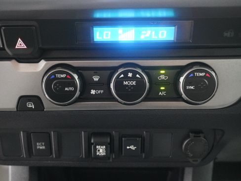 Used 2021 Toyota Tacoma SR5 RWD image 20