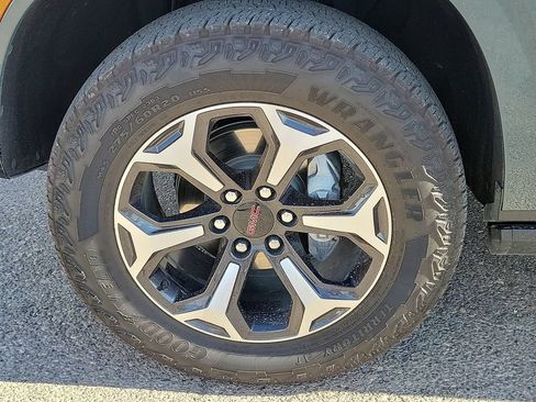 Used 2025 GMC Yukon XL AT4 Ultimate w/ LPO, Floor Liner Package AWD/4WD image 17