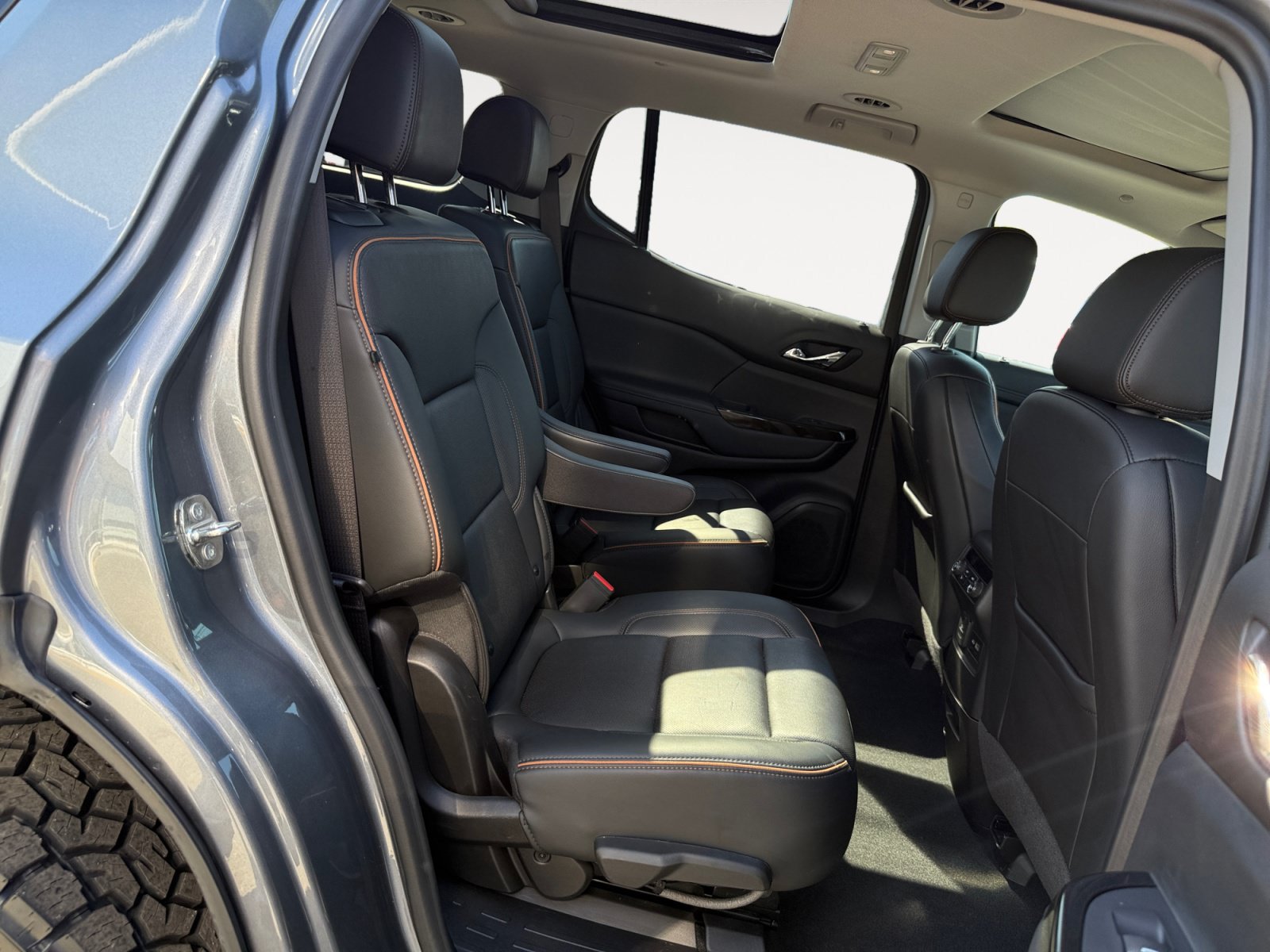 Used 2022 GMC Acadia AT4 w/ Technology Package AWD/4WD image 18