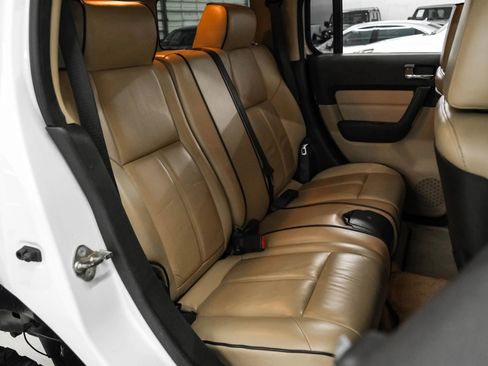 Used 2010 HUMMER H3 Luxury w/ Appearance Package image 32