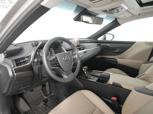 Used 2020 Lexus ES 300h w/ Premium Package image 10