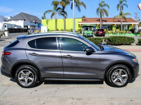 Used 2018 Alfa Romeo Stelvio AWD image 7