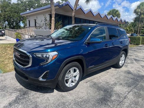 Used 2021 GMC Terrain SLE w/ Driver Convenience Package AWD/4WD image 2