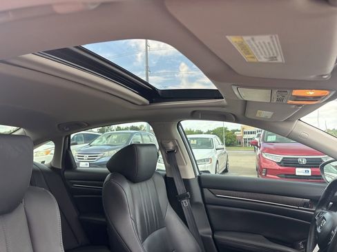 Used 2022 Honda Accord Touring image 31