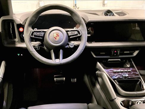 New 2026 Porsche Cayenne GTS image 18