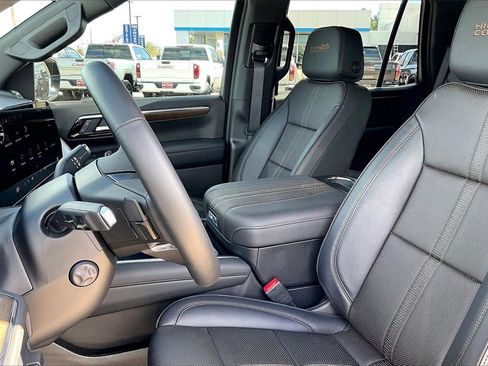 Used 2025 Chevrolet Tahoe High Country image 18