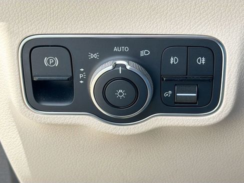 Used 2022 Mercedes-Benz GLB 250 4MATIC image 28