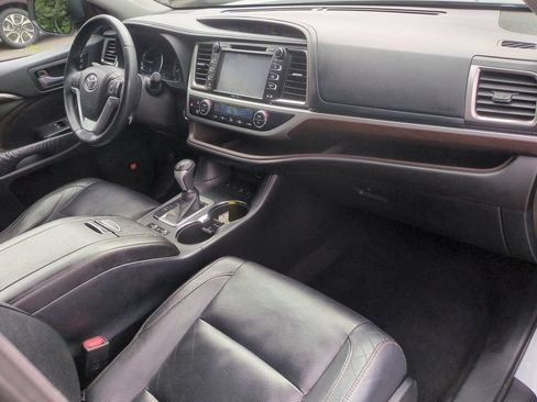 Used 2014 Toyota Highlander Limited AWD/4WD image 30